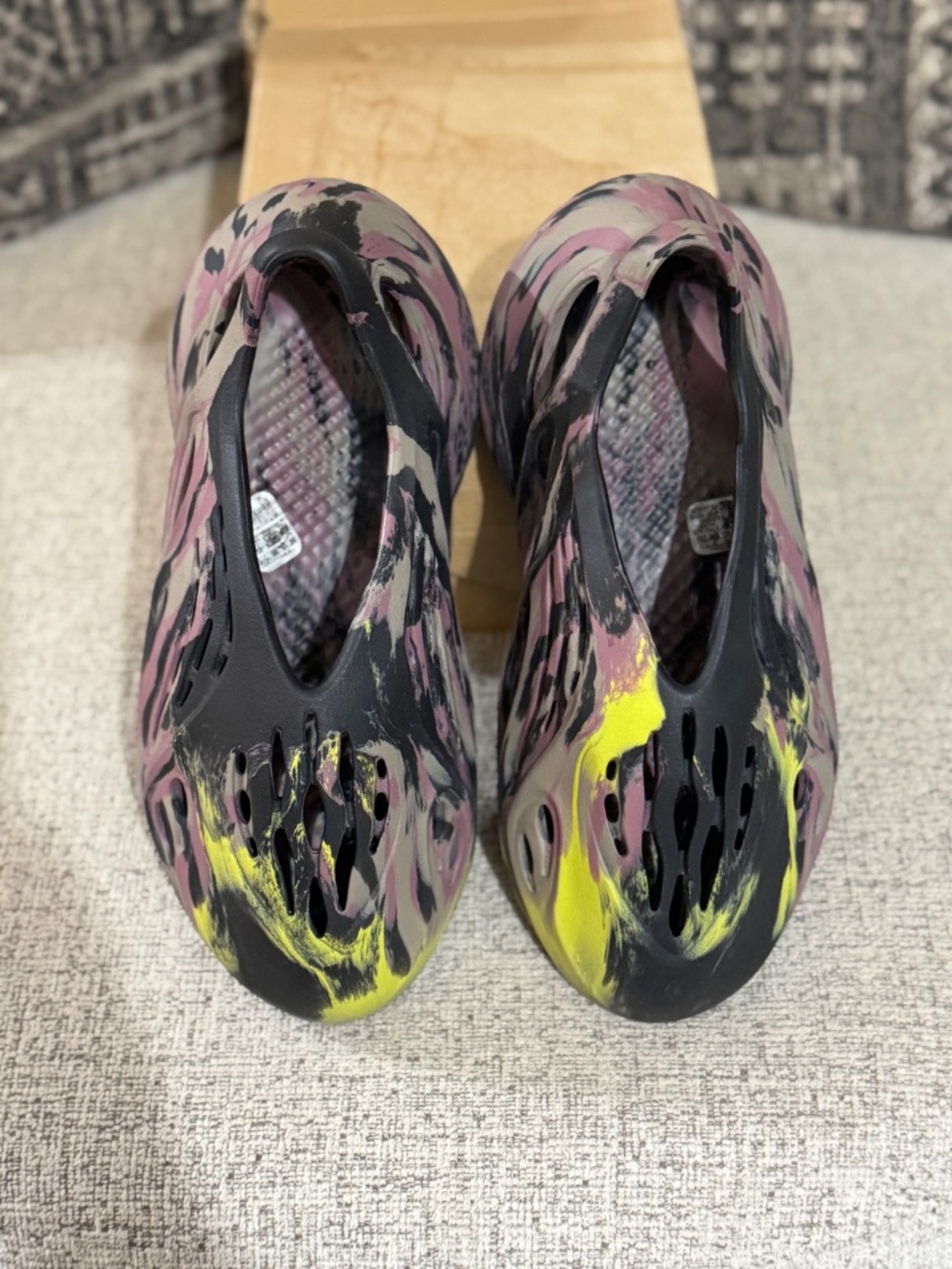 Adidas YEEZY Foam Runner - Picture 6 of 8